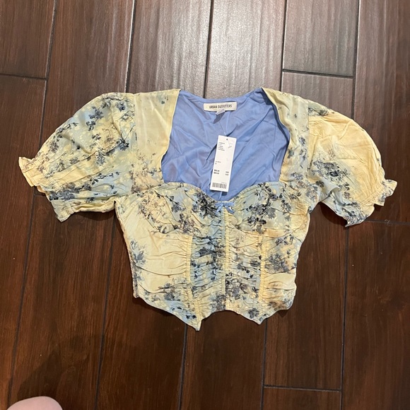 Urban outfitters  Kyra Ruched Blouse in blue Multi - Picture 5 of 9